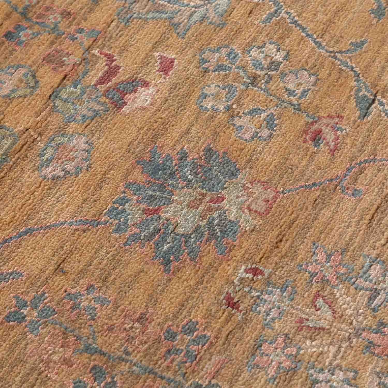 Angar Hand Knotted Woollen And Silk Rug view 3