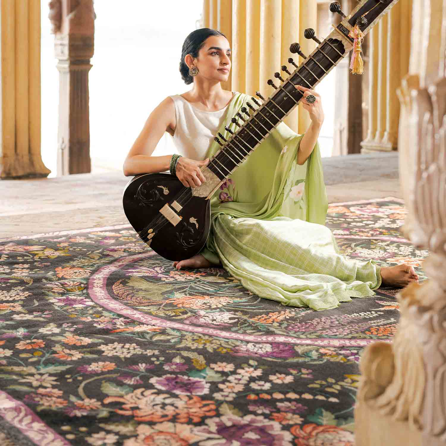 Feraghan Hand Knotted Woollen And Silk Rug By Ashdeen – Wool & Silk Blend Hand Knotted carpet by Ajaypee Carpet