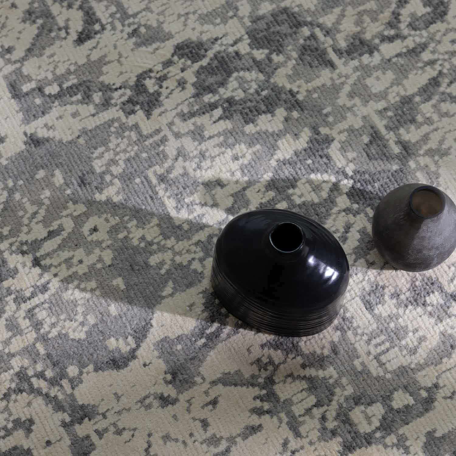 Aleeba Hand Knotted Woollen And Silk Rug view 4