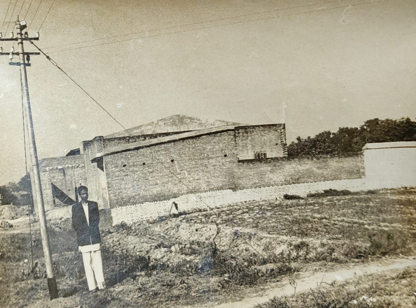 Anwar Ahmad setting up the first weaving factory for AJAYPEE CARPET
