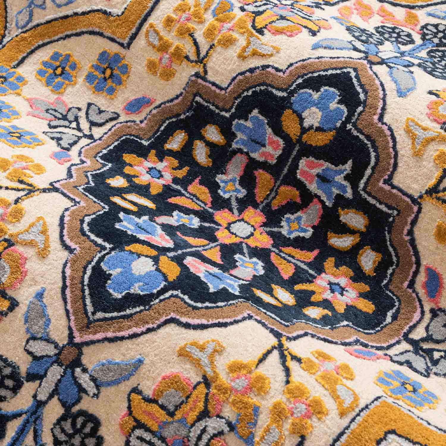 Alanaa Hand Tufted Woollen And Viscose Rug - Wool & Viscose Blend - Hand Tufted - Ajaypee Carpets (Thumbnail 4)