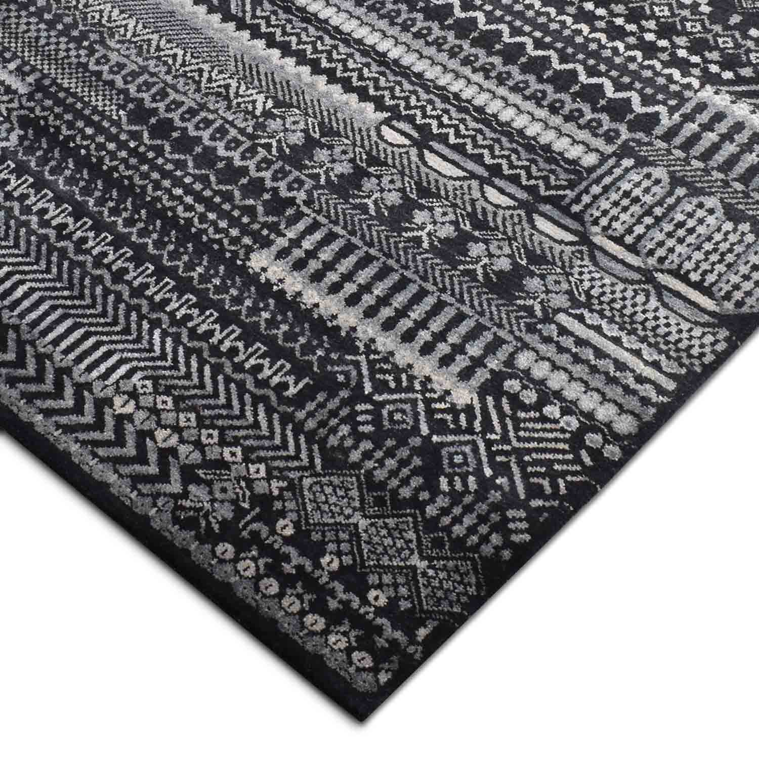 Ancient Impression Hand Knotted Woollen Rug - New Zealand Wool - Hand Knotted - Ajaypee Carpets (Detail)