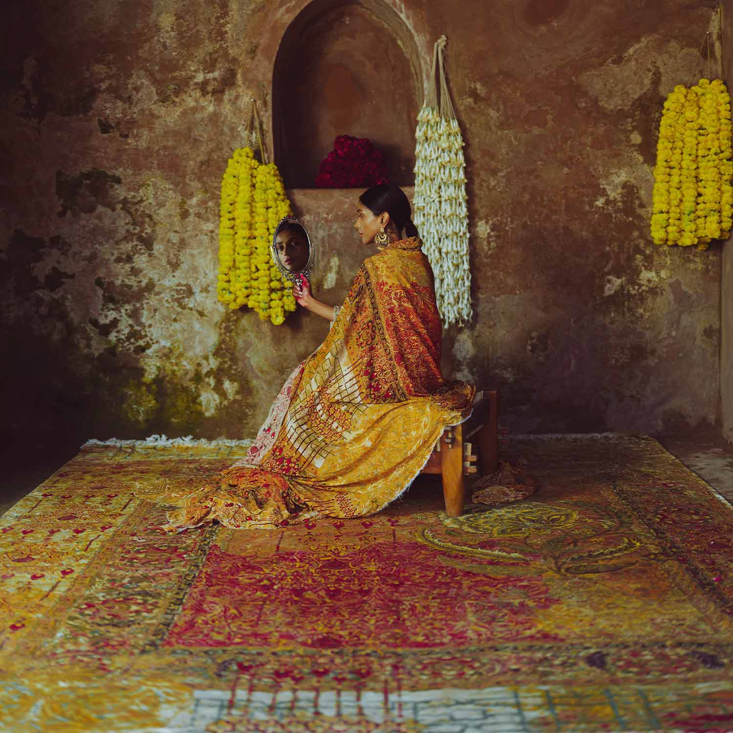 Citrine light Hand Knotted Woollen And Viscose Rug By Smitha Zachariah – Wool & Viscose Blend Hand Knotted handmade carpet by Ajaypee Carpets