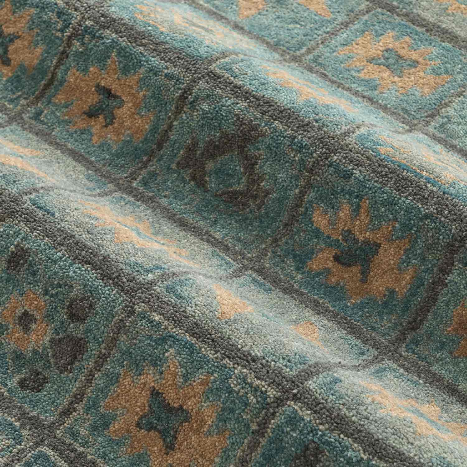 Coffered Hand Tufted Woollen And Viscose Rug - Wool & Viscose Blend - Hand Tufted - Ajaypee Carpets (Detail)